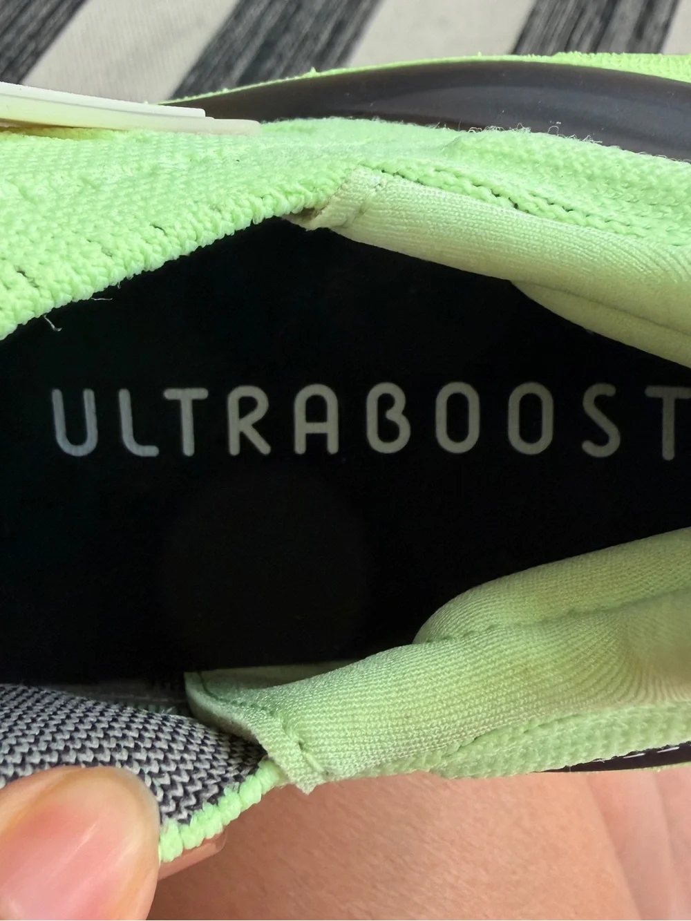 adidas Sneaker Men's Neon Green Ultraboost Light Lime Green Running Shoes Sz 8.5
